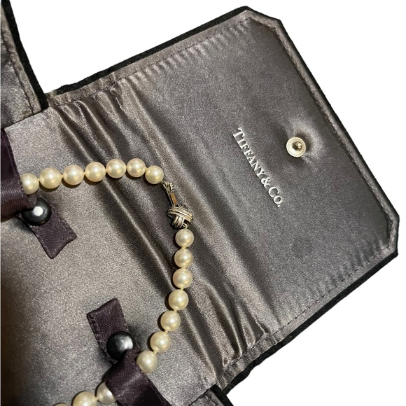 Tiffany & Co White Gold & Akita 18” Pearl necklace - Picture 8 of 8